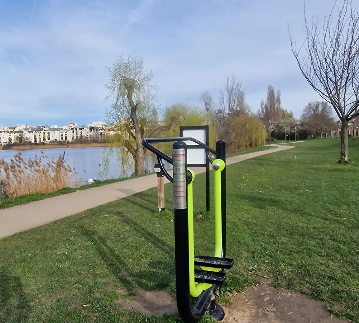 Apartment Le Valentina - Chambres Au Pied Du Lac Et Du Metro Creteil France