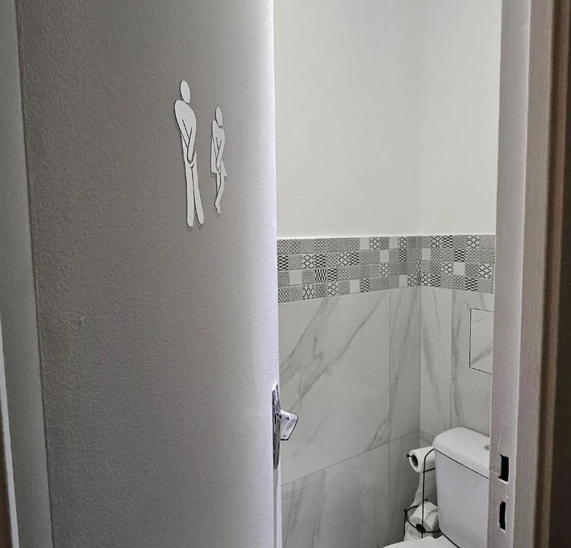 Le Valentina - Chambres Au Pied Du Lac Et Du Metro Creteil 0*,  France
