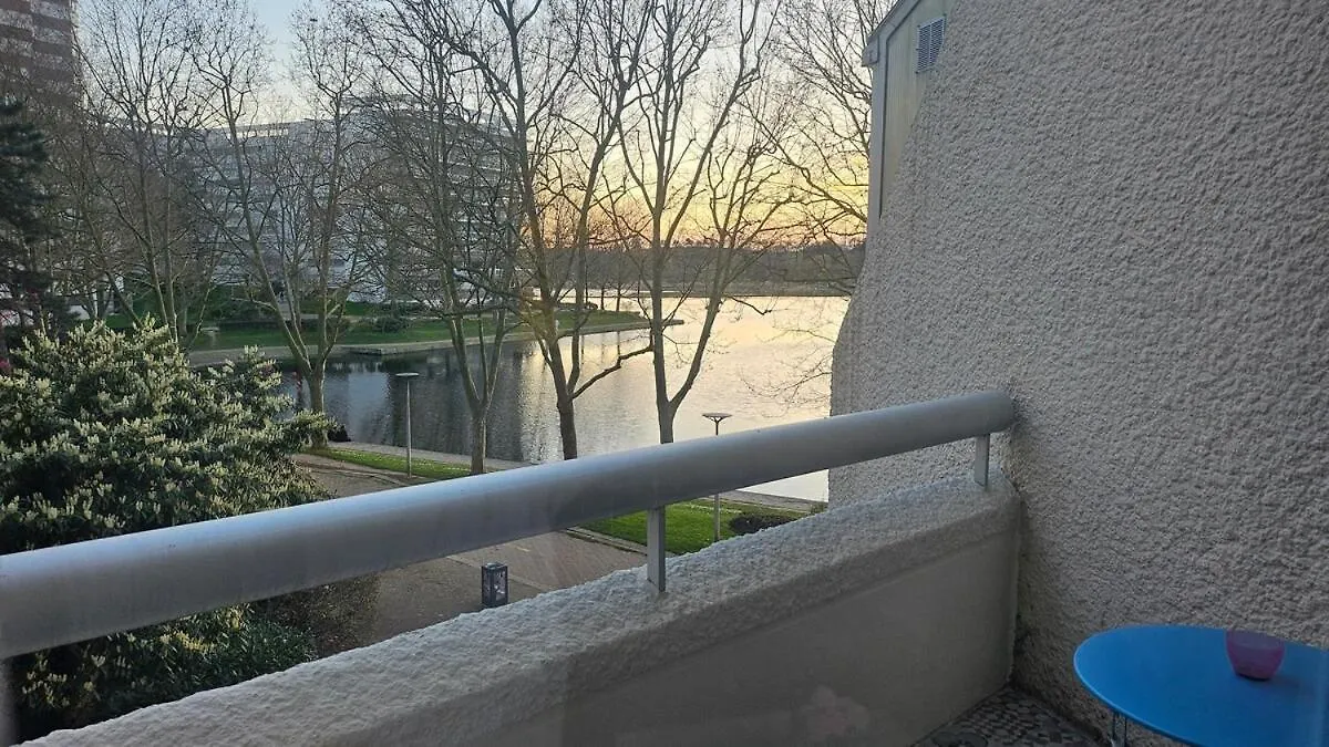 Le Valentina - Chambres Au Pied Du Lac Et Du Metro Creteil 0*,  France