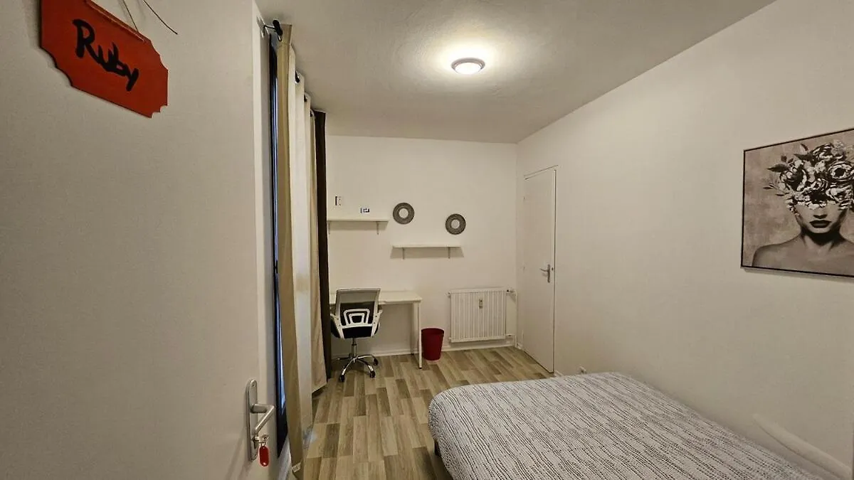 Le Valentina - Chambres Au Pied Du Lac Et Du Metro Creteil 0*,